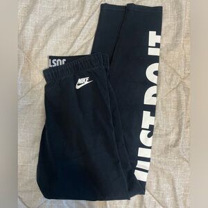 Black Nike leggings